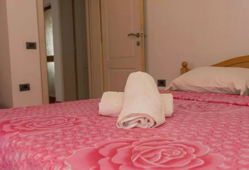 پانسیون Leonida Resort