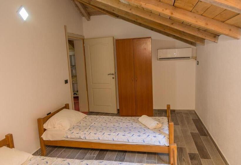 پانسیون Leonida Resort