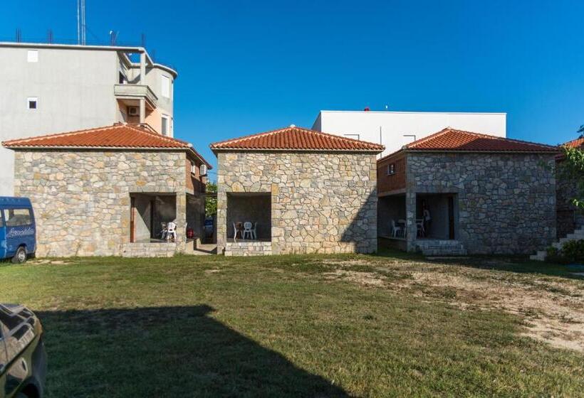 پانسیون Leonida Resort