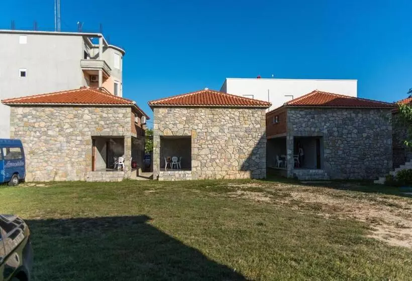 پانسیون Leonida Resort