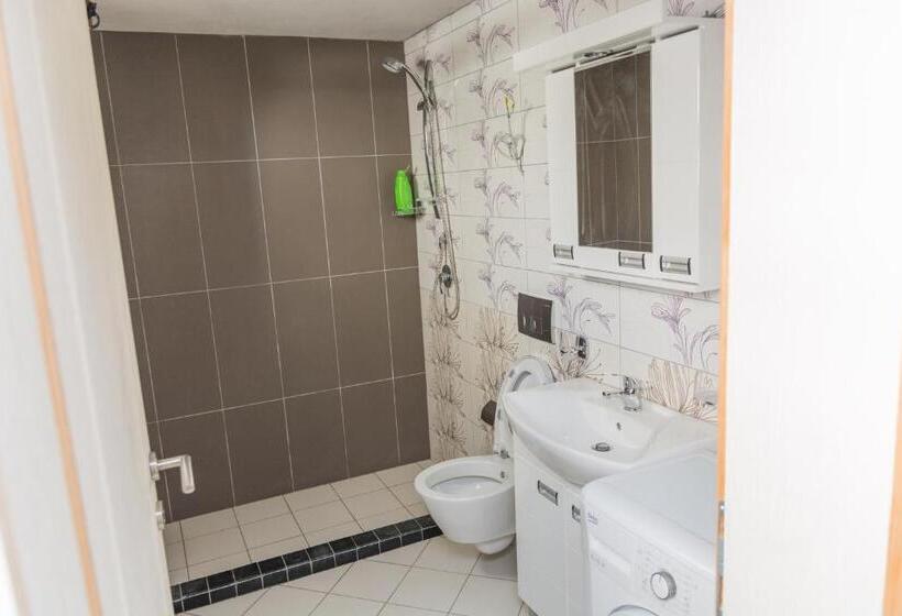 پانسیون Leonida Resort