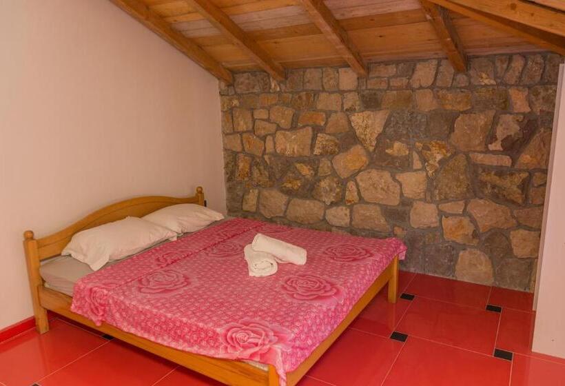 پانسیون Leonida Resort