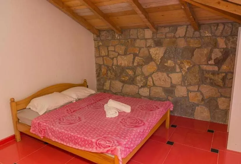 پانسیون Leonida Resort