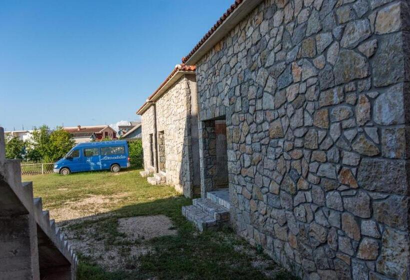 پانسیون Leonida Resort