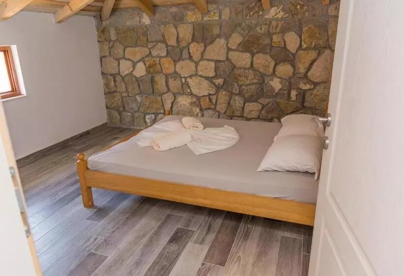 پانسیون Leonida Resort