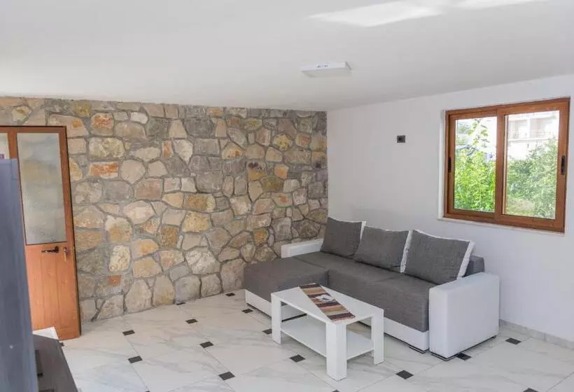 پانسیون Leonida Resort