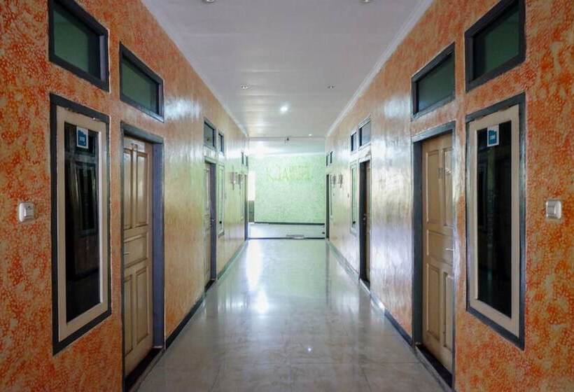 بنسيون Reddoorz Near Gor Wisanggeni