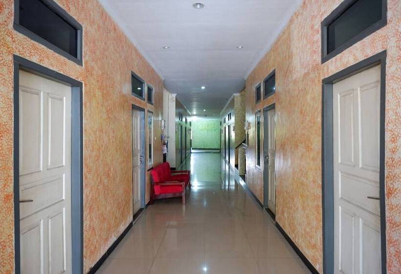 بنسيون Reddoorz Near Gor Wisanggeni