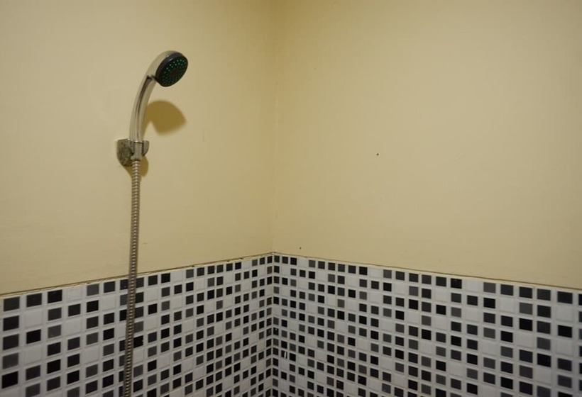 بنسيون Reddoorz Near Gor Wisanggeni