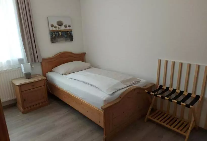 Retkeilymaja Wollsdorferhof