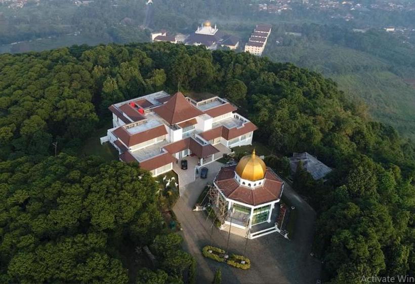 Отель Adiroso Managed By Sahid