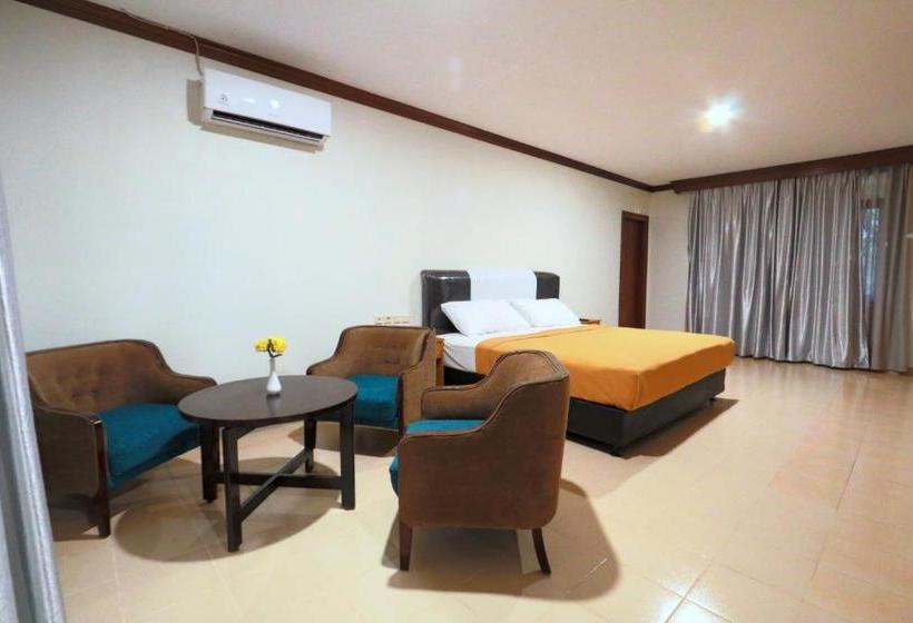 Отель Adiroso Managed By Sahid