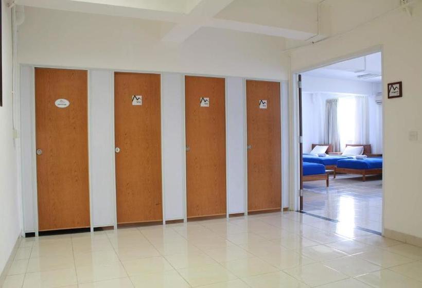 Отель Adiroso Managed By Sahid