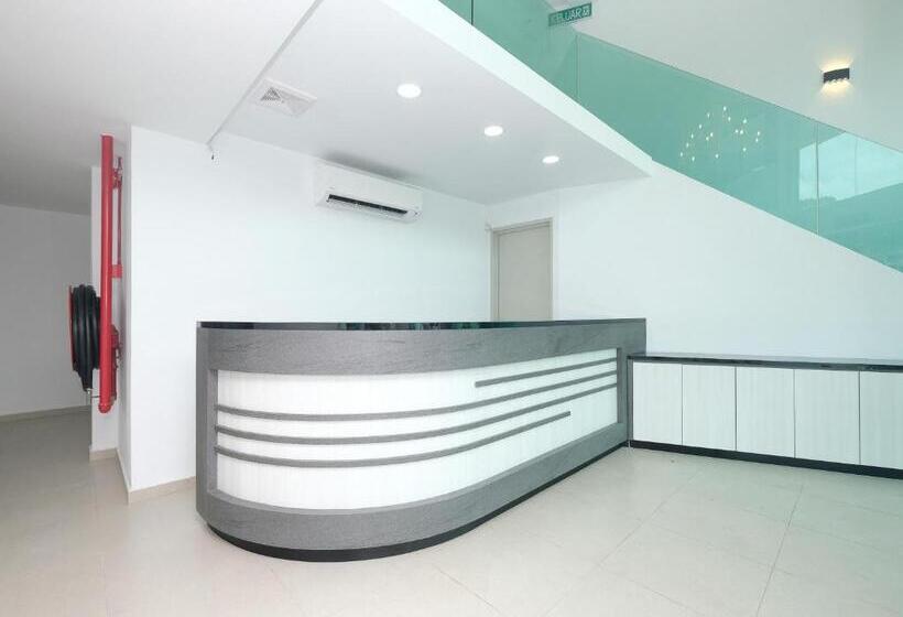 Hotel Oyo 44043 First Garden