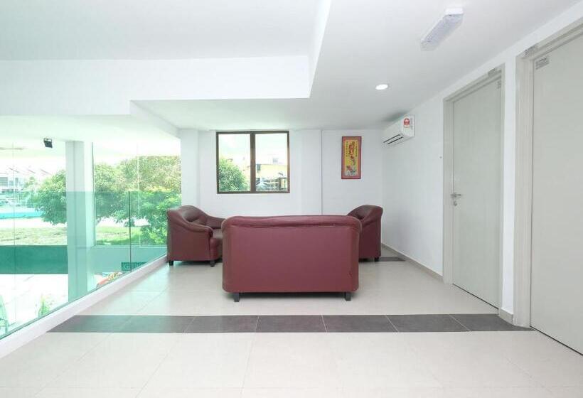 Hotel Oyo 44043 First Garden