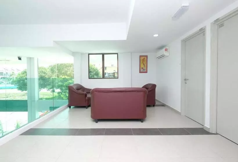 Hotelli Oyo 44043 First Garden