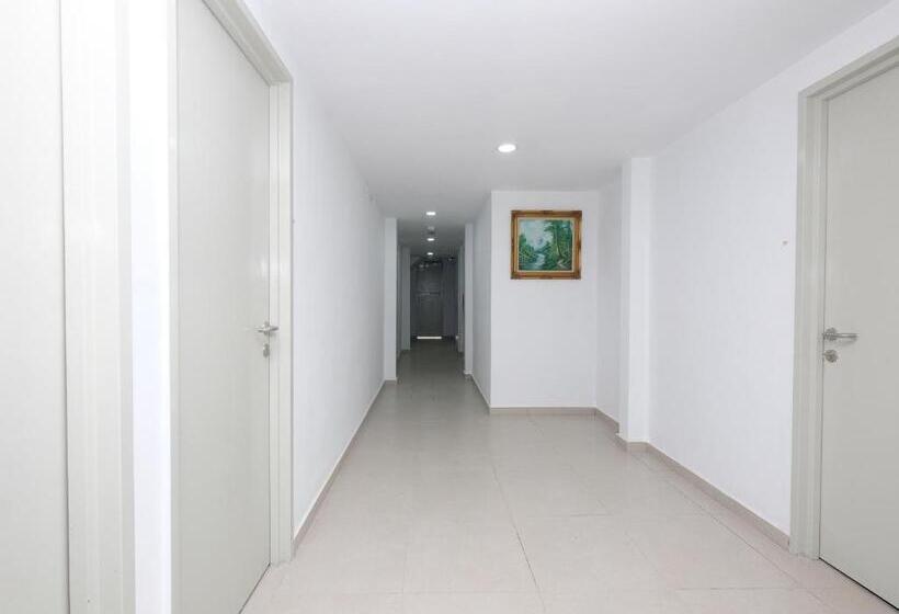 Hotel Oyo 44043 First Garden