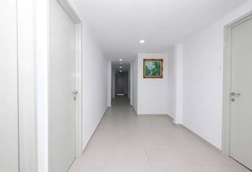 Hotelli Oyo 44043 First Garden