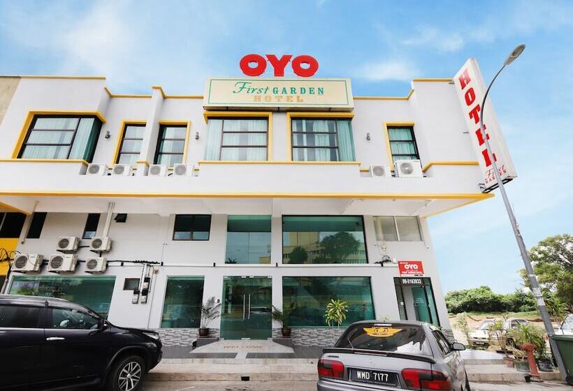 Hotel Oyo 44043 First Garden