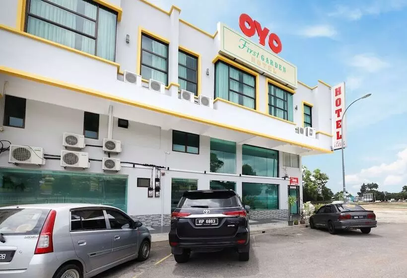 Hotelli Oyo 44043 First Garden