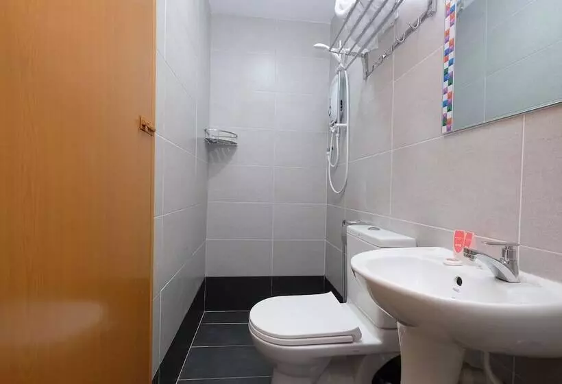 Hotelli Oyo 44043 First Garden