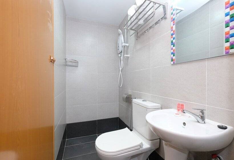 Hotel Oyo 44043 First Garden