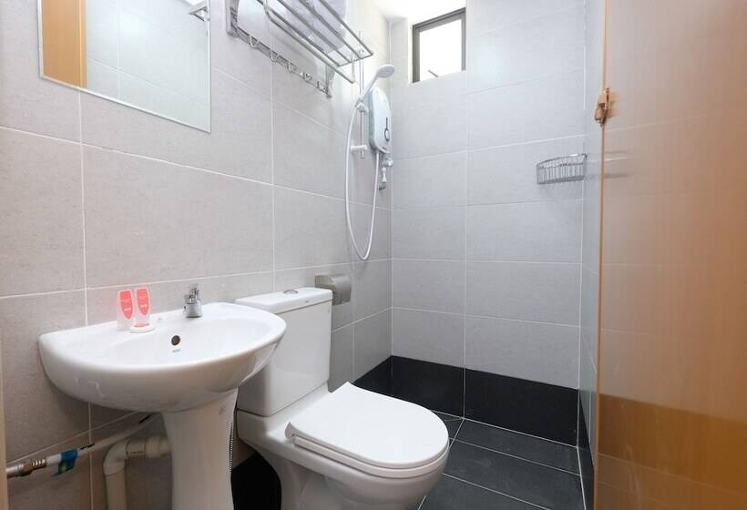 Hotel Oyo 44043 First Garden