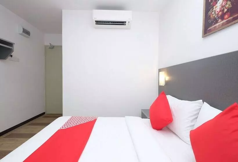 Hotelli Oyo 44043 First Garden