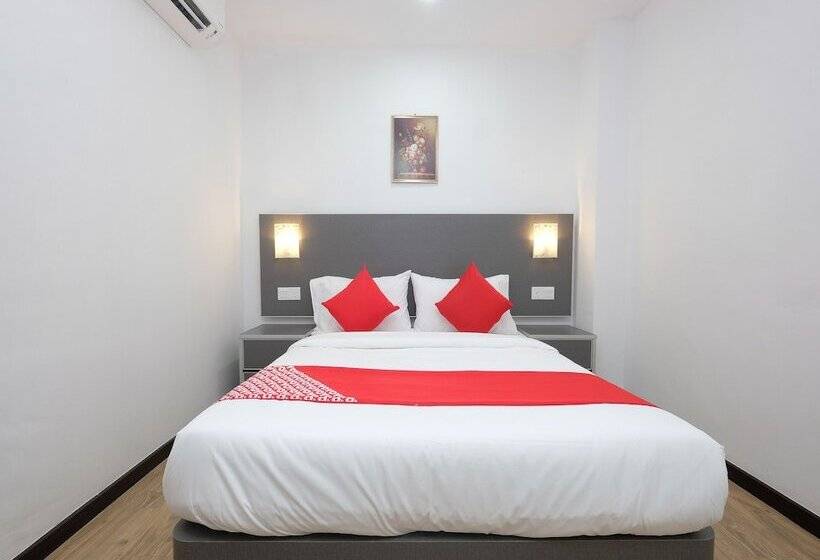 Hotel Oyo 44043 First Garden