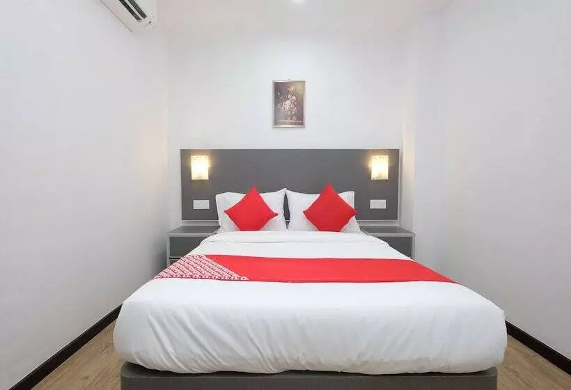 Hotelli Oyo 44043 First Garden