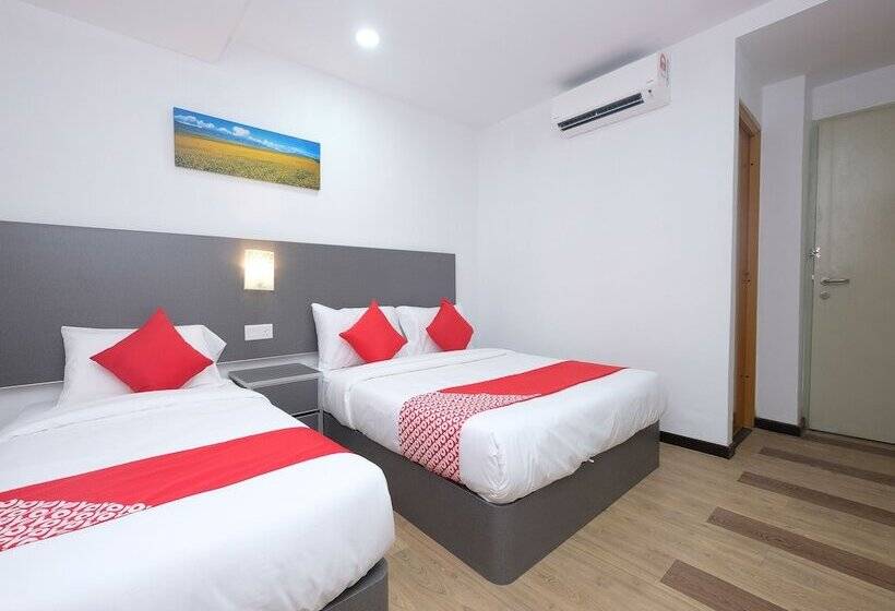 Hotel Oyo 44043 First Garden