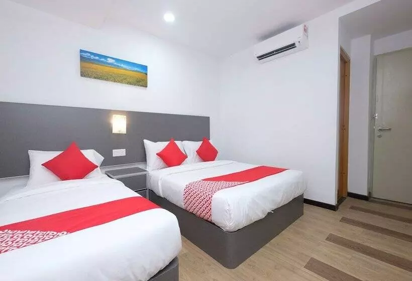 Hotelli Oyo 44043 First Garden