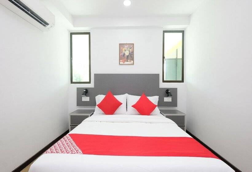 Hotel Oyo 44043 First Garden