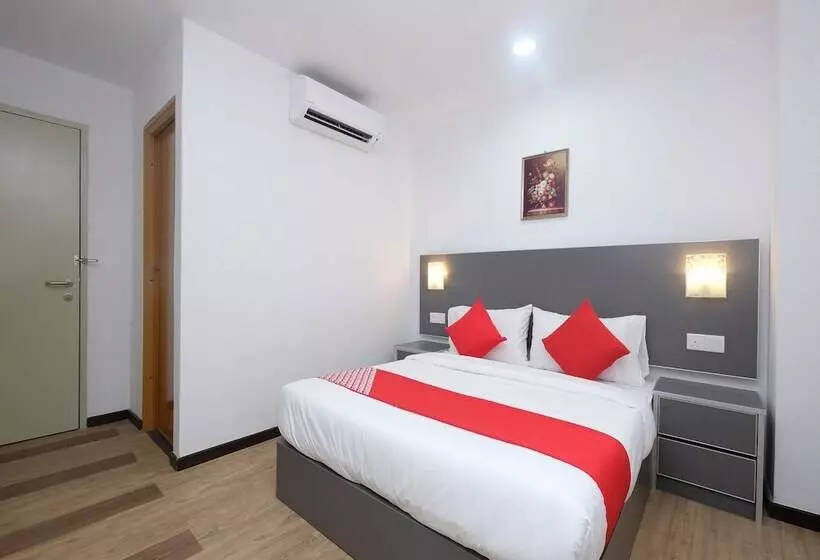 Hotelli Oyo 44043 First Garden