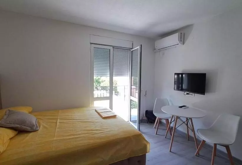 پانسیون Spasic Apartments Sutomore