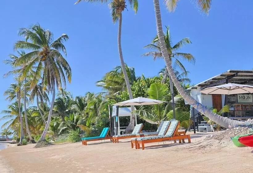 Hotelli Mangata Villas Adults Only