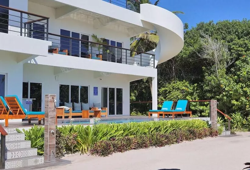 Hotelli Mangata Villas Adults Only