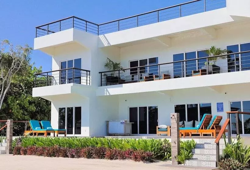 Hotelli Mangata Villas Adults Only