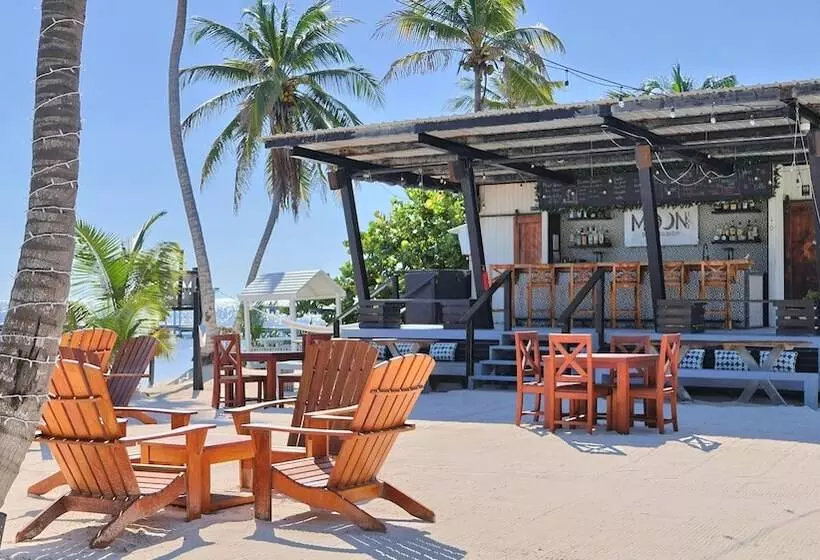 Hotelli Mangata Villas Adults Only