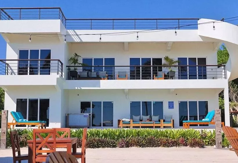 Hotelli Mangata Villas Adults Only