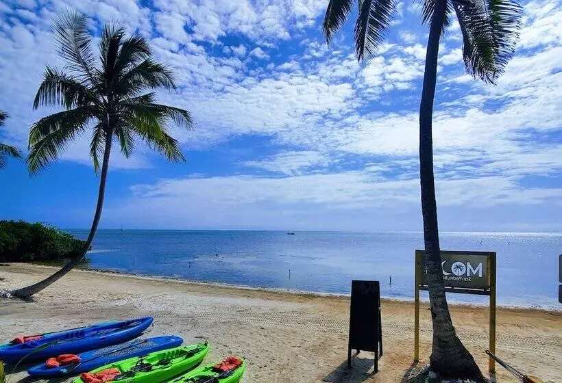 Hotelli Mangata Villas Adults Only
