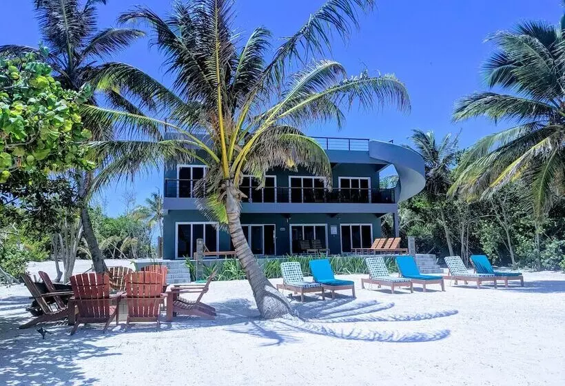Hotelli Mangata Villas Adults Only