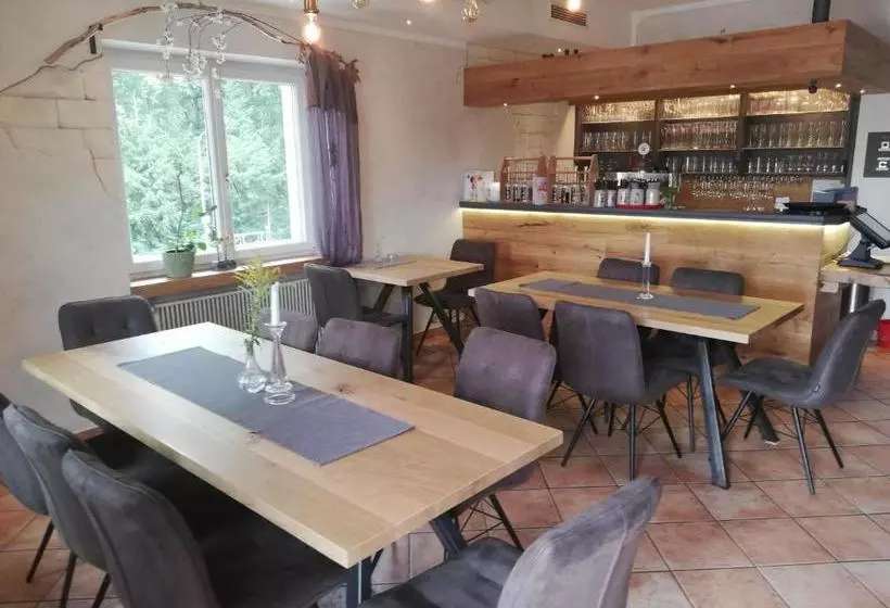 ホテル Waldgasthaus