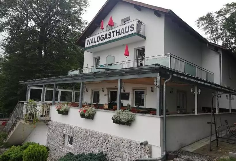 ホテル Waldgasthaus