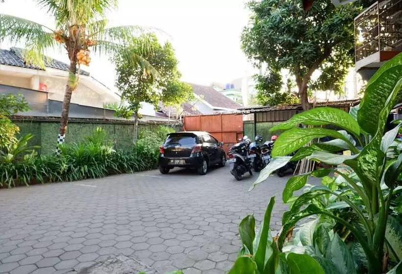 ペンション Reddoorz Syariah Near Menara Kudus