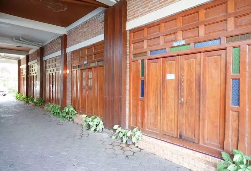 ペンション Reddoorz Syariah Near Menara Kudus