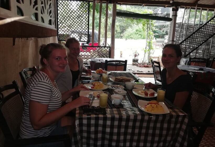 Albergue Nest Rest Inn