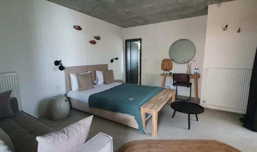 Bed and Breakfast The Pines Experiment Favelas