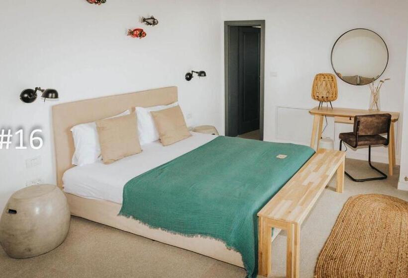 Bed and Breakfast The Pines Experiment Favelas