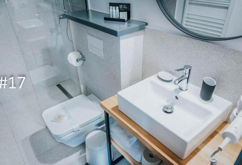 Bed and Breakfast The Pines Experiment Favelas